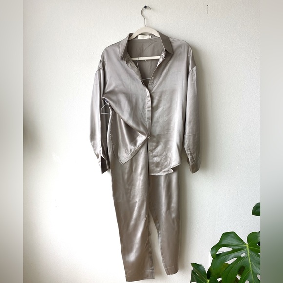 9. AM ⏰ Silk blouse & trousers set - Picture 3 of 6